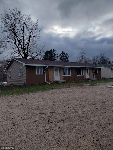315 4th St NW, Braham, MN 55006