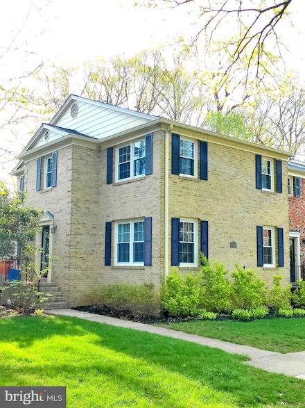 9445 Park Hunt Ct, Springfield, VA 22153