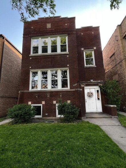 1342 Maple Ave, Berwyn, IL 60402
