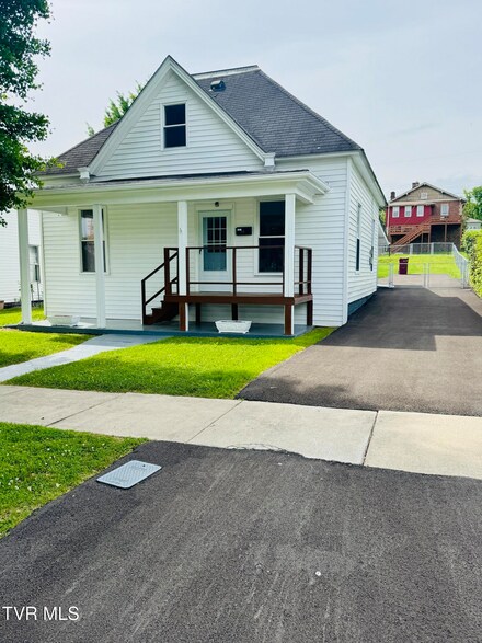 305 Hamilton St, Johnson City, TN 37604
