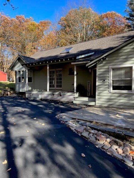 1116 Gap View Dr, Scotrun, PA 18355