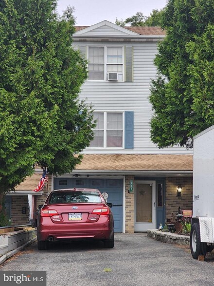 179 Victoria Arms Cir, Kunkletown, PA 18058