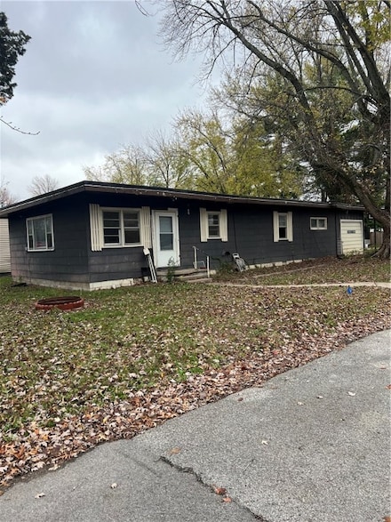 902 N Robb St, Robinson, IL 62454