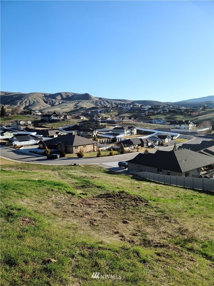 83 Sunny Meadows Loop, Wenatchee, WA 98801