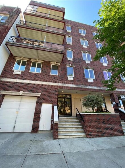 214 Avenue P Unit 5B, Brooklyn, NY 11204