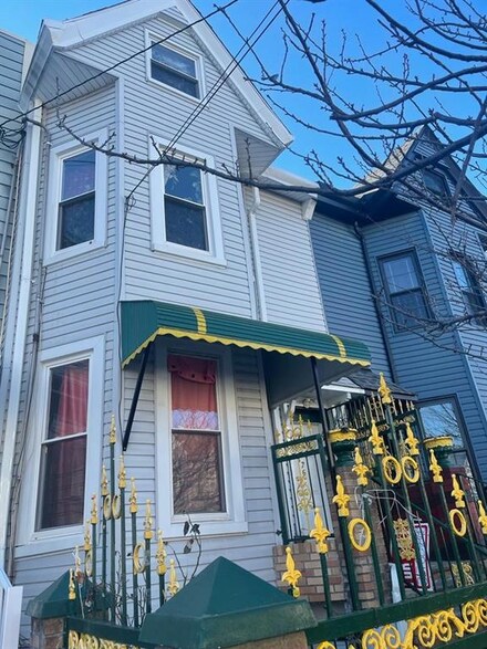 176 Warwick St, Brooklyn, NY 11207