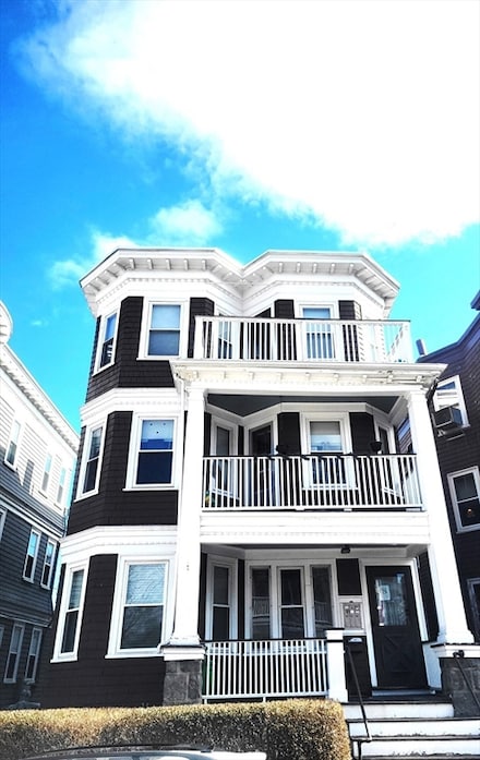 8 Dawes St, Dorchester, MA 02125