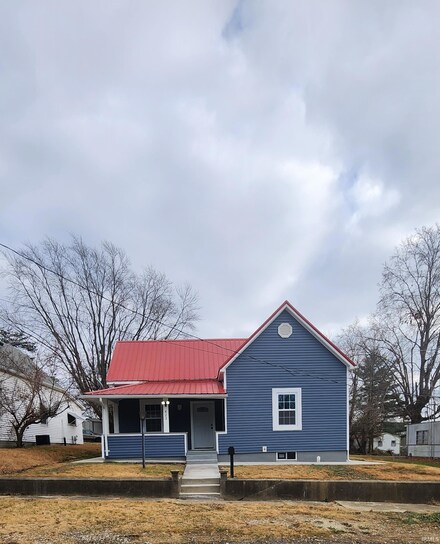 423 N Jackson St, Oakland City, IN 47660