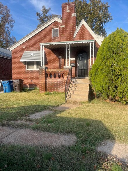 6997 Woodrow Ave, Saint Louis, MO 63121