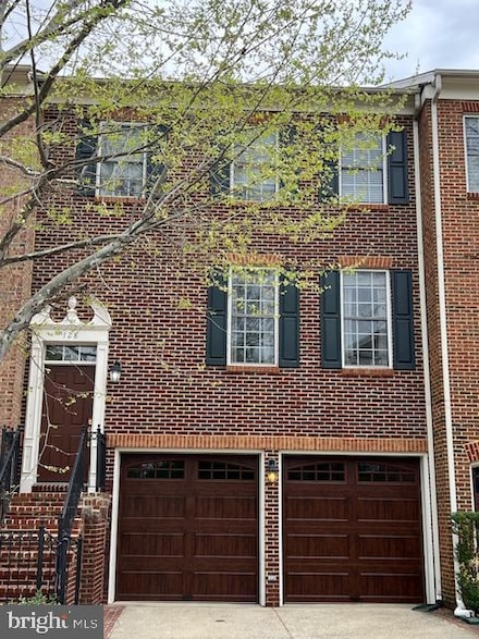 128 Herndon Mill Cir, Herndon, VA 20170