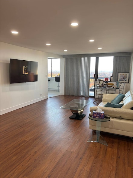 2 Bay Club Dr Unit 21N, Bayside, NY 11360