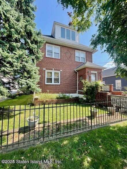 18 Winham Ave, Staten Island, NY 10306