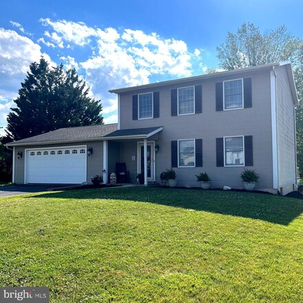 1766 Wellington Dr, Middletown, PA 17057
