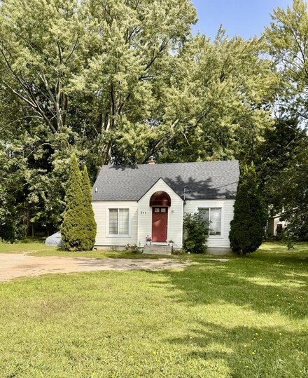 411 136th Ave, Holland, MI 49424