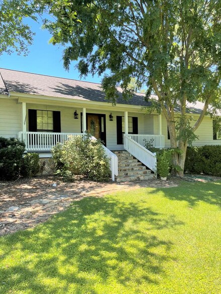 55 Fox Hunt Rd, Douglas, GA 31535