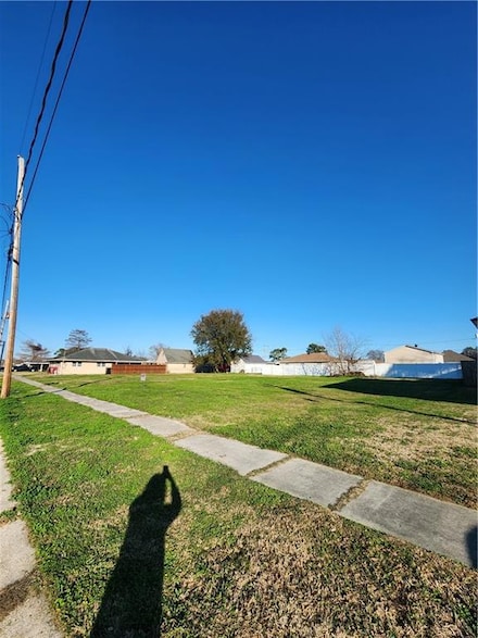 3013 Lyndell Dr, Chalmette, LA 70043
