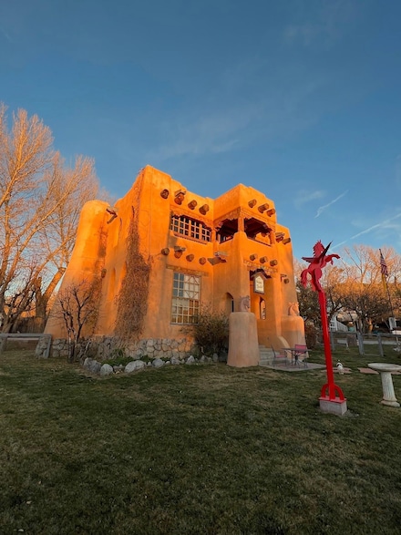939 Kit Carson Rd, Taos, NM 87571