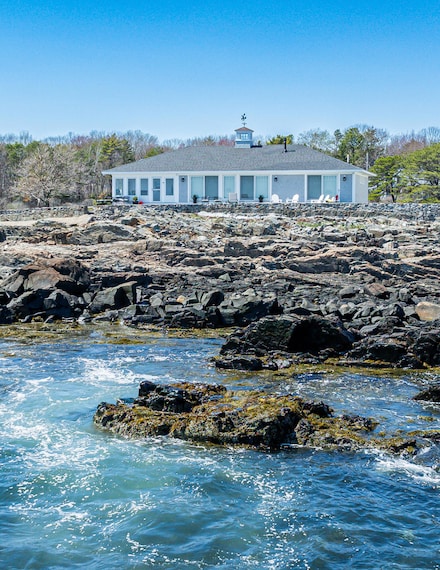 10 Ocean Edge Ln, Cape Neddick, ME 03902
