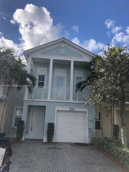 10720 NW 76th Ln, Doral, FL 33178