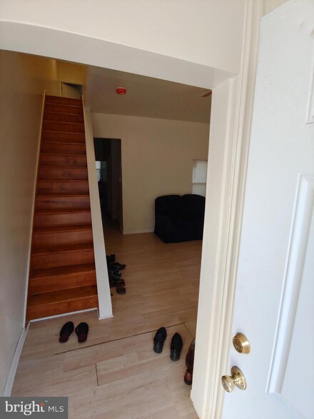 2121 N Natrona St, Philadelphia, PA 19121
