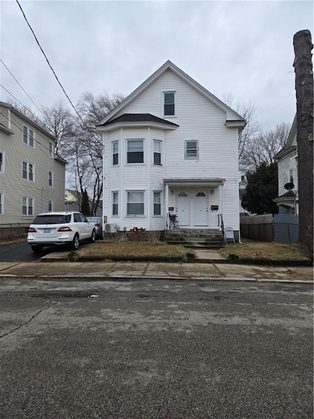 19 Primrose St, Pawtucket, RI 02860