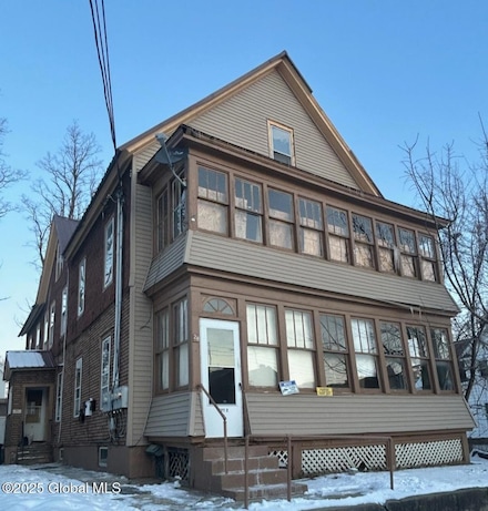 28 Pulaski St, Amsterdam, NY 12010