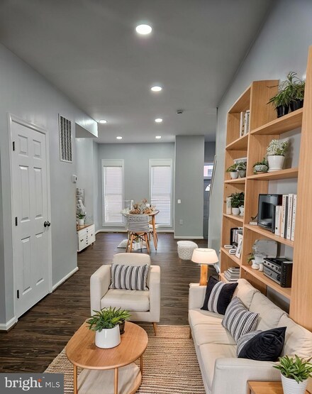 2102 Division St, Baltimore, MD 21217