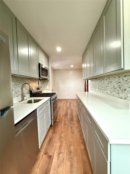 60-66 75th St, Middle Village, NY 11379