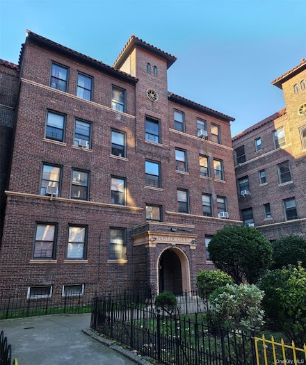 6264 Saunders St Unit 2L, Rego Park, NY 11374