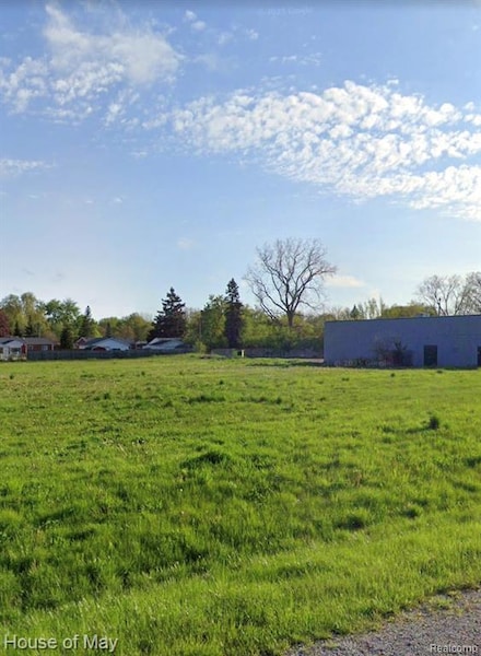 2051 W Maple Ave, Flint, MI 48507