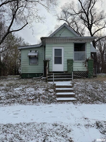 2110 W Marquette St, Peoria, IL 61605