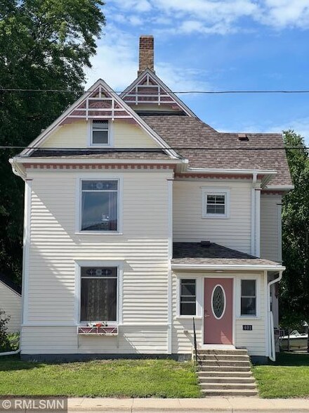 401 Parker Ave W, Dassel, MN 55325