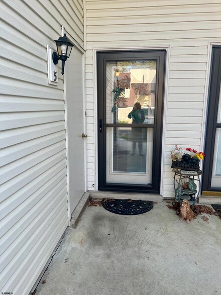 5 Country Oak Ln, Egg Harbor Township, NJ 08234