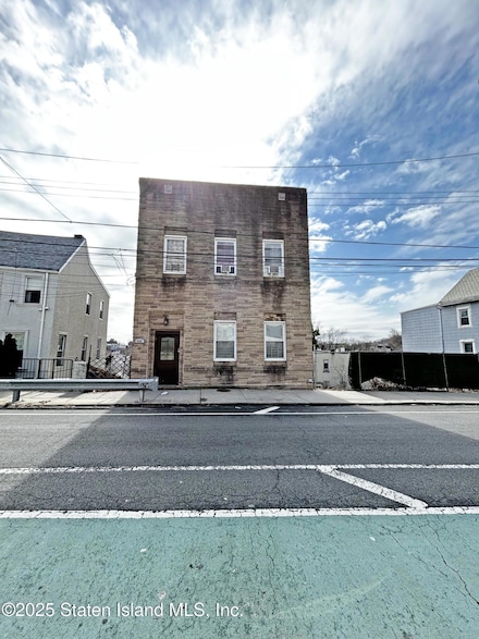 493 van Duzer St, Staten Island, NY 10304