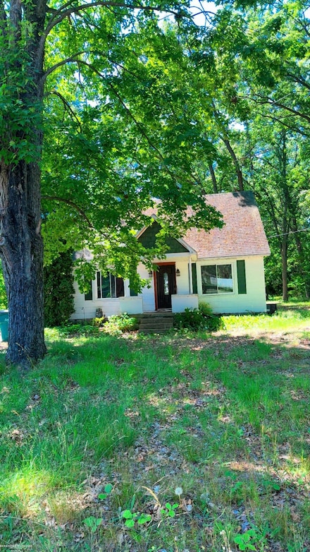 571 W River Rd, Muskegon, MI 49445