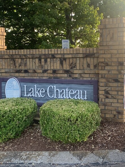 242 Lake Chateau Dr, Hermitage, TN 37076