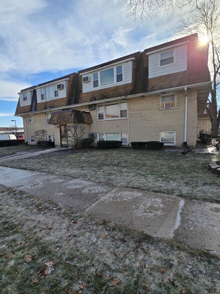 9911 W 58th St Unit 2, Countryside, IL 60525