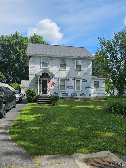 5 van Duyne Ave, Auburn, NY 13021