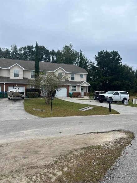 51 Fairway Dr, Crawfordville, FL 32327