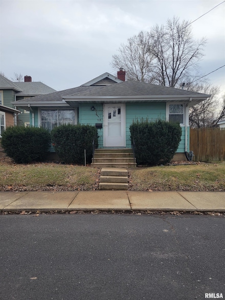 904 W Armstrong Ave, Peoria, IL 61606