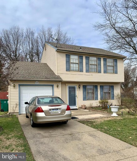 659 S Queen Anne Dr, Fairless Hills, PA 19030
