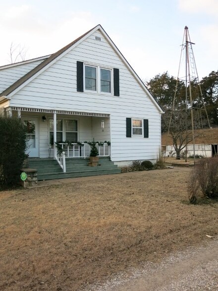 832 W 90th Ave N, Conway Springs, KS 67031