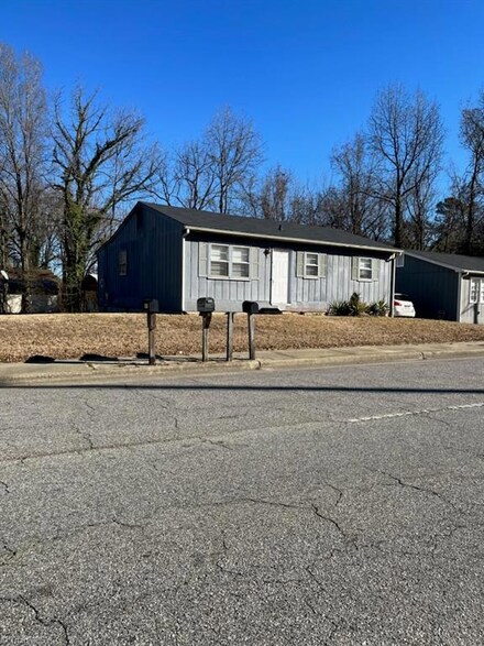 1103 Brentwood St, High Point, NC 27260