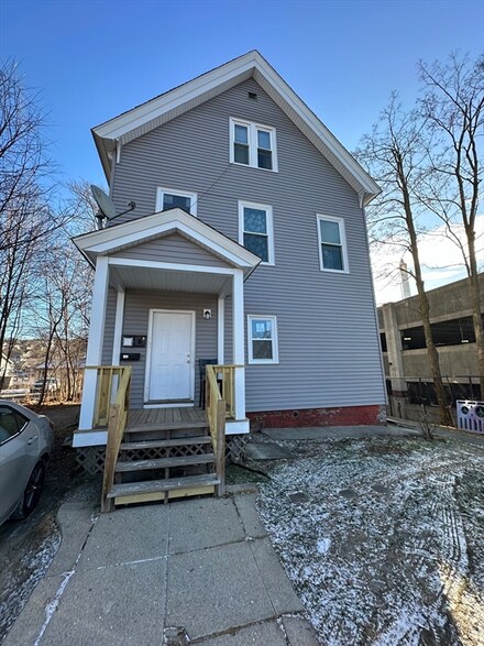 10 Channing St, Worcester, MA 01605