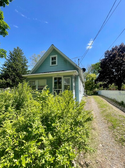 319 W North St, Jackson, MI 49202