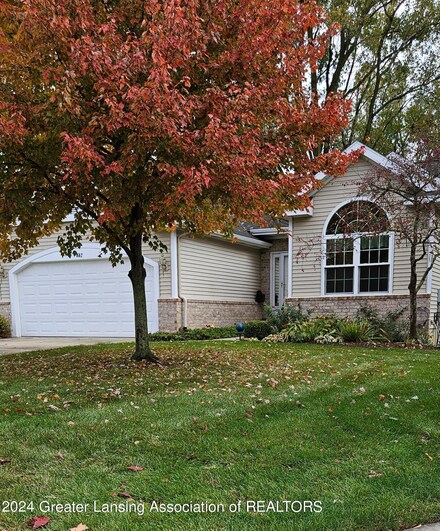 1682 N Crystal Cove Unit 18, Haslett, MI 48840