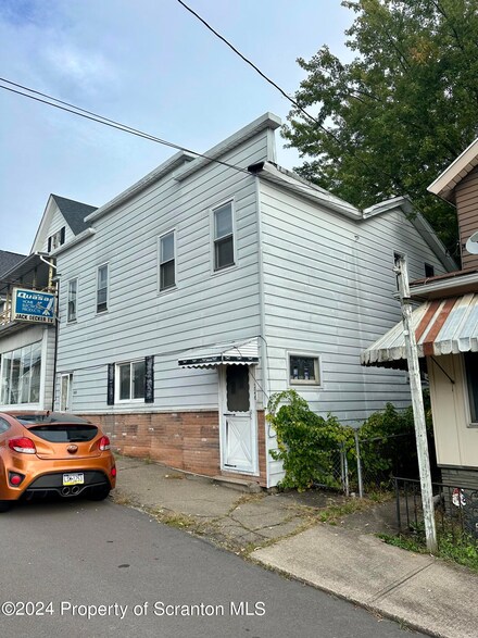 228 Union St, Taylor, PA 18517