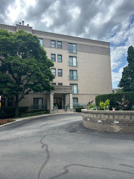 4757 Howard St Unit 107B, Skokie, IL 60076