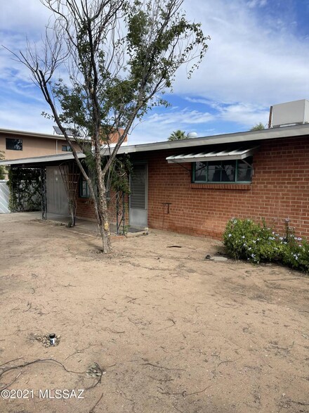 3490 N Iroquois Ave, Tucson, AZ 85705