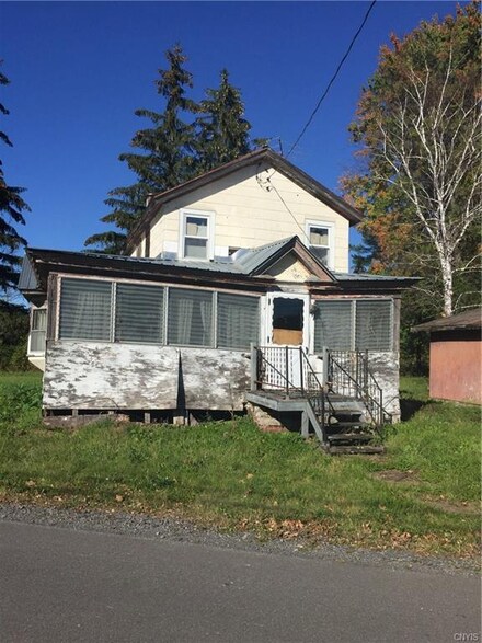 1725 Mill St, de Ruyter, NY 13052